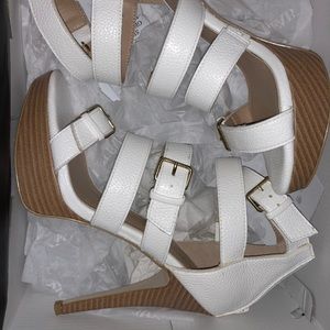 White strap sandals size 6.5 heel apx 3.5-4 inch